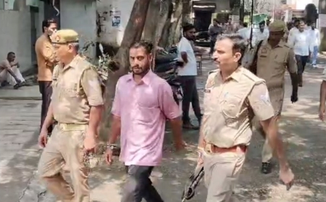 पत्नी का हत्यारा सजा के बाद जेल चला गया 